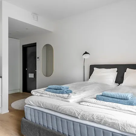 Upea Yksioe Joen Laeheisyydessae