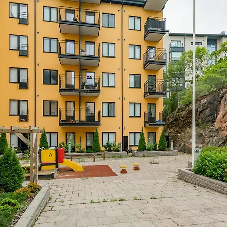 Upea Yksioe Joen Laeheisyydessae * Турку