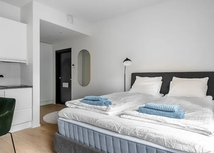 Upea Yksioe Joen Laeheisyydessae